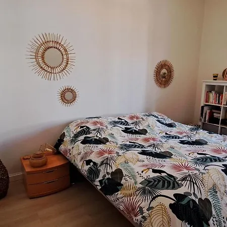 Casa de Férias Maison De Avec Piscine Nîmes